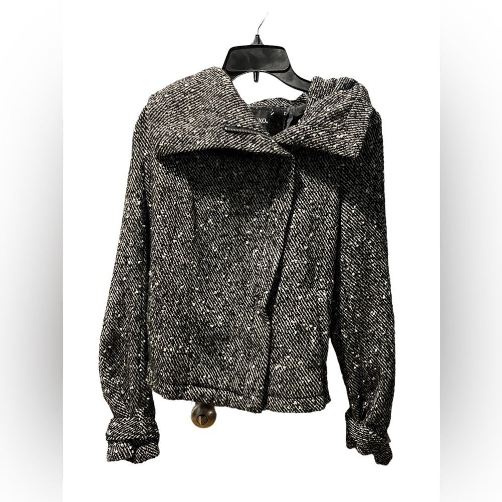 XoXo Women's Medium Gray & Black Coat Very Warm and Cozy Zip Up